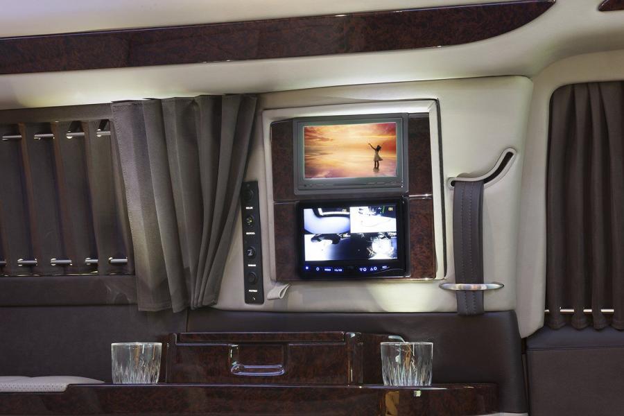 Детали интерьера Cadillac Escalade by AddArmor 2019 года  (фото 4 из 21)